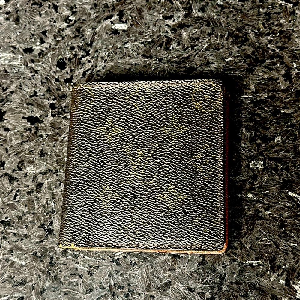 ✨FLASH SALE!✨LV Louis Vuitton men’s bifold vintage wallet